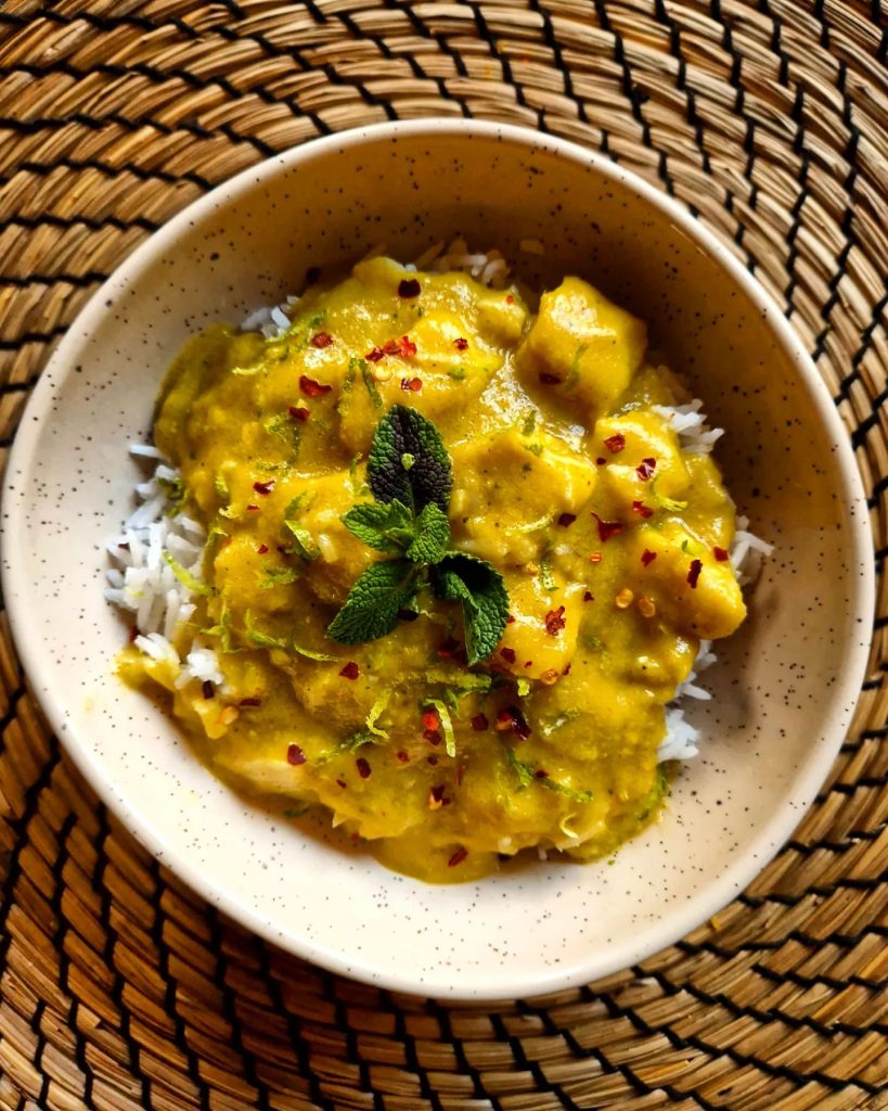 Amok curry met witvis