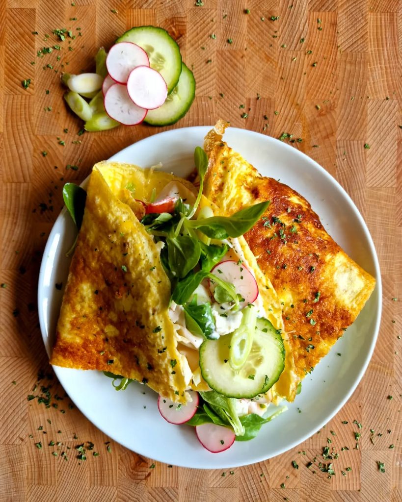 Gezonde eiwrap met kipfilet