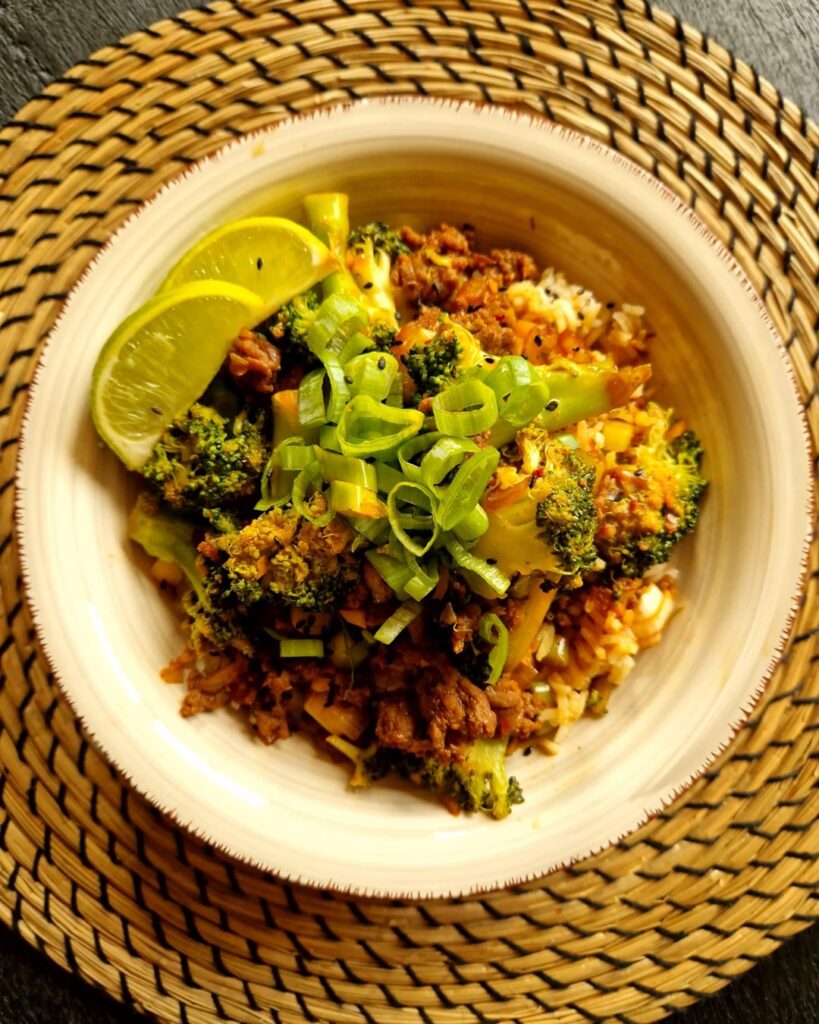 Koreaans gehakt met rijst en broccoli