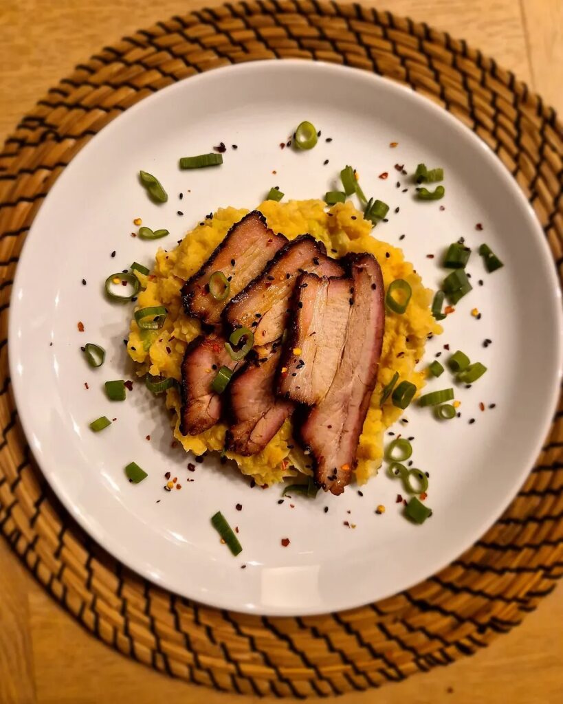 Aziatische stamppot met buikspek van de kamado