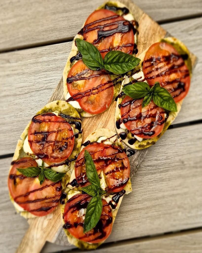 Caprese flatbread van de kamado