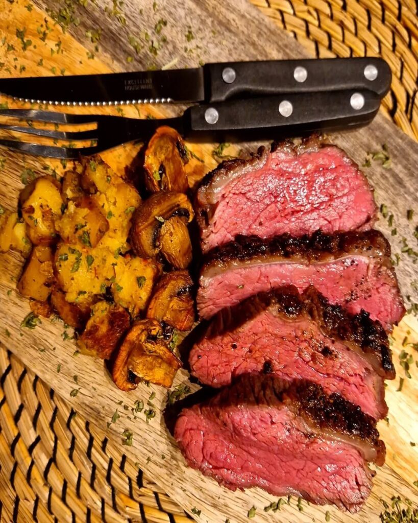 Geroosterde picanha van de kamado BBQ