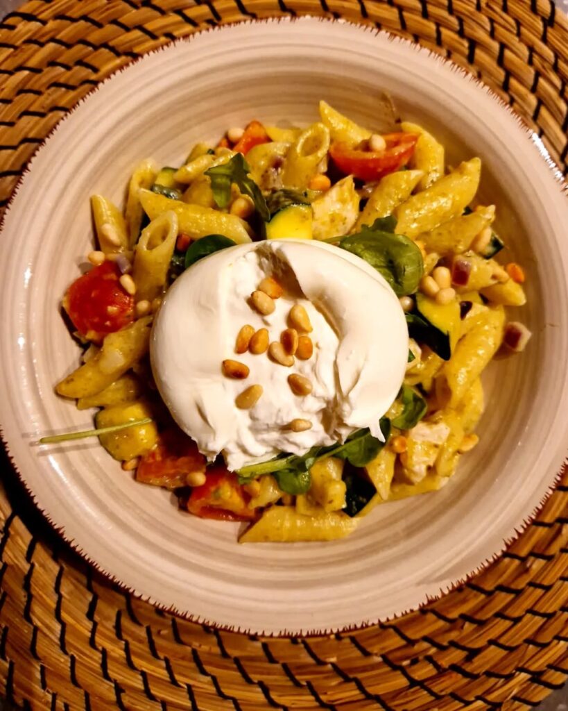 Pasta pesto met burrata