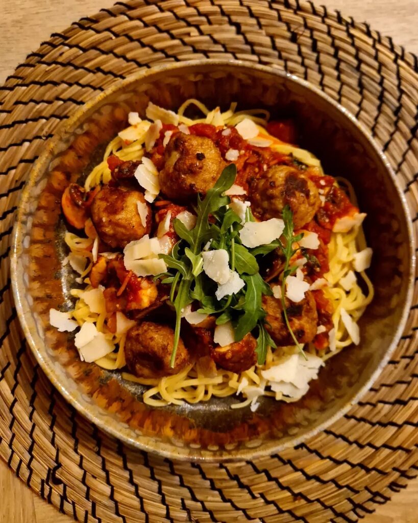 Pittige pasta pomodori met balletjes