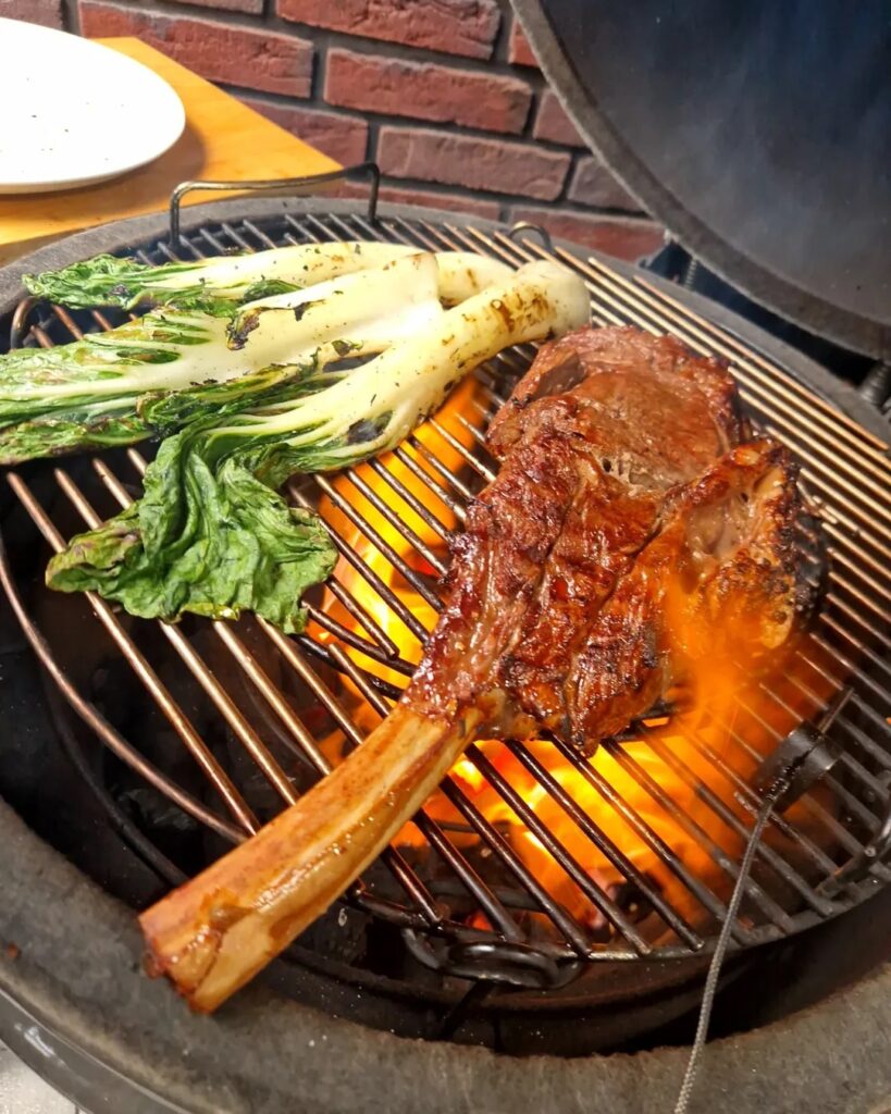 Japanse tomahawk van de kamado