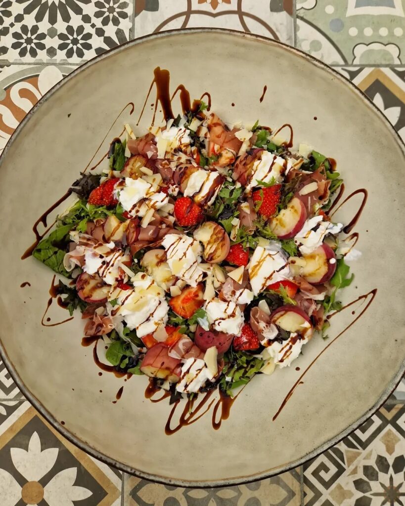 Burrata salade met gegrilde perzik