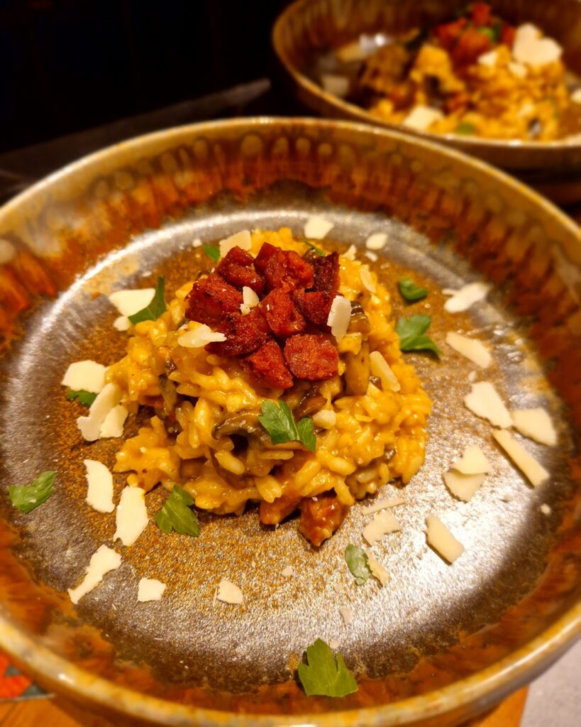 Chorizo risotto met gepofte knoflook